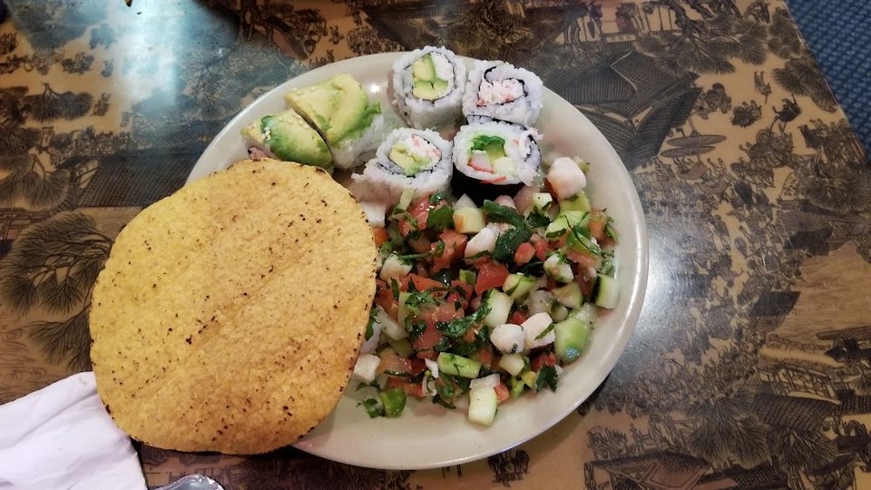Ceviche De Pescado with Sushi